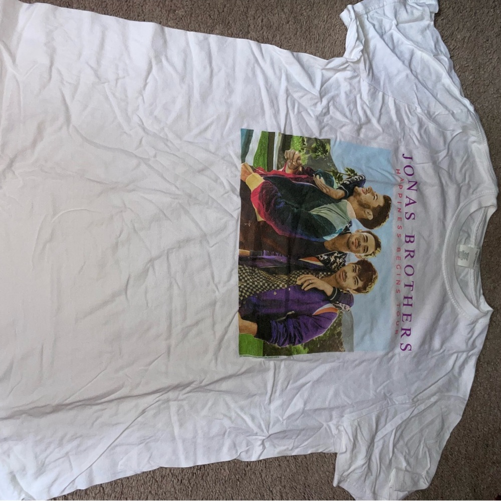 white t-shirt